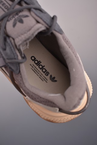 Adidas Ozweego TR view 9