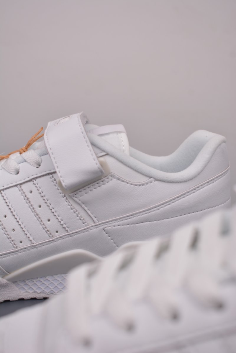 Adidas Forum Low CL view