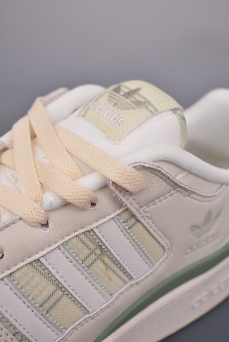 Adidas Forum Low view