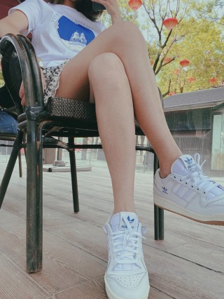 Adidas Forum 84 Low view 3