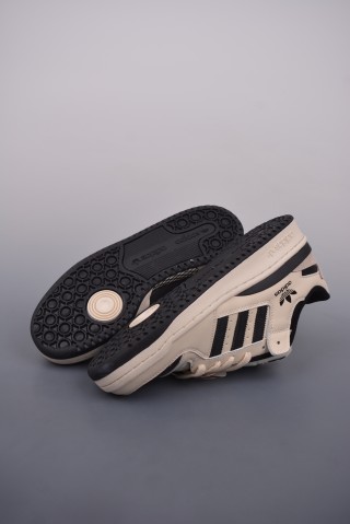 Adidas Forum 84 Low view 3