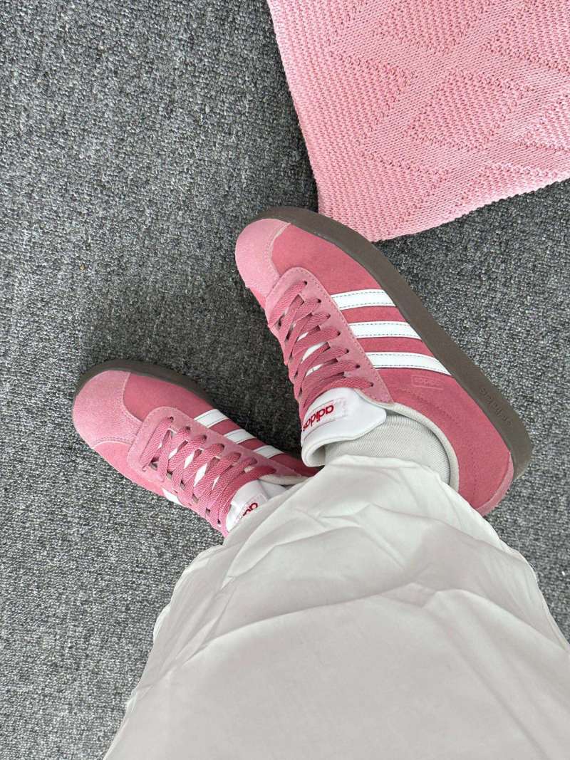 Adidas Neo VI Court Classic view