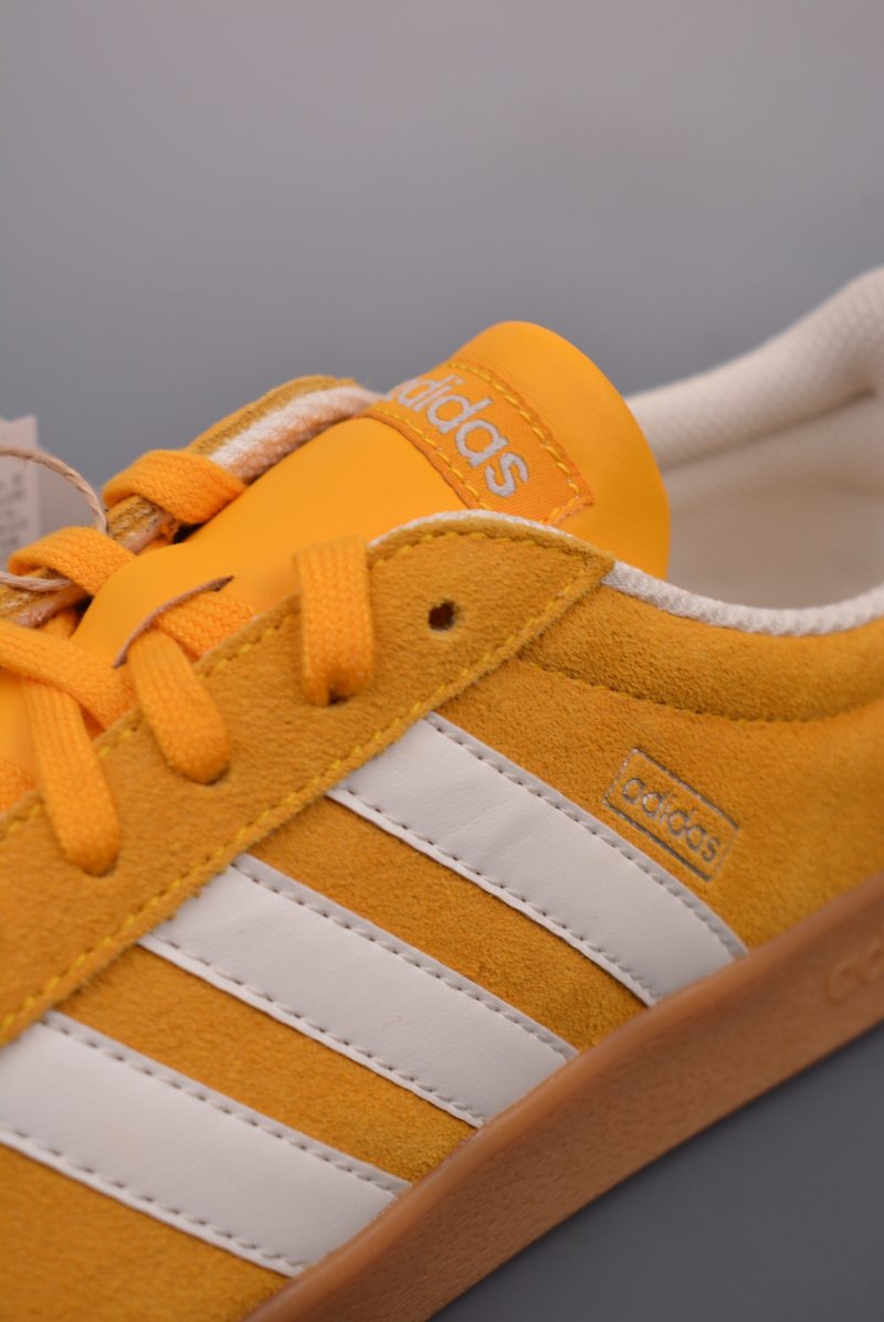 Adidas Neo VI Court Classic view
