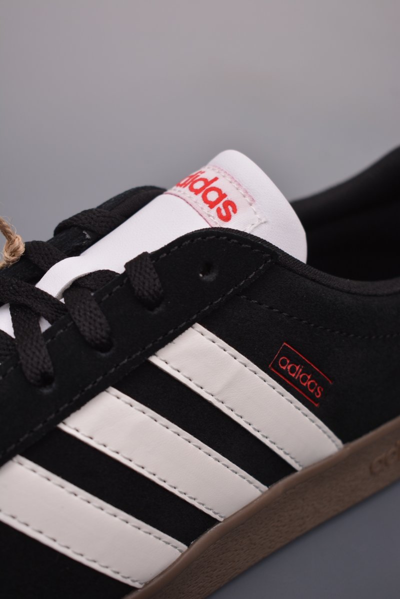 Adidas Neo VI Court Classic view