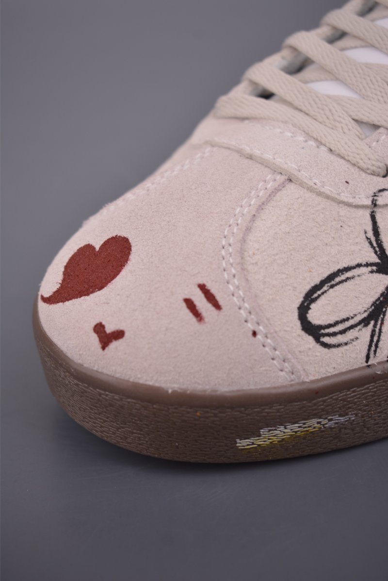Adidas VI Court Classic view