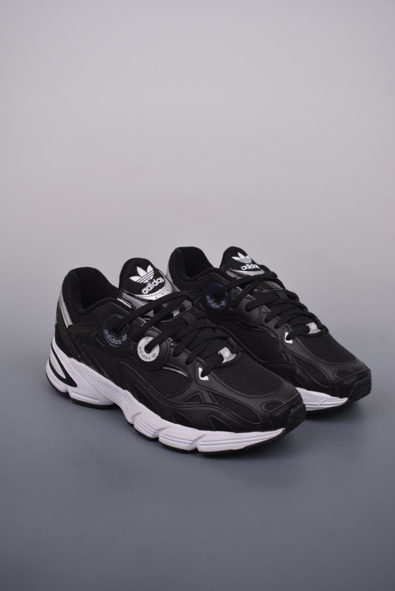 Adidas Astir W