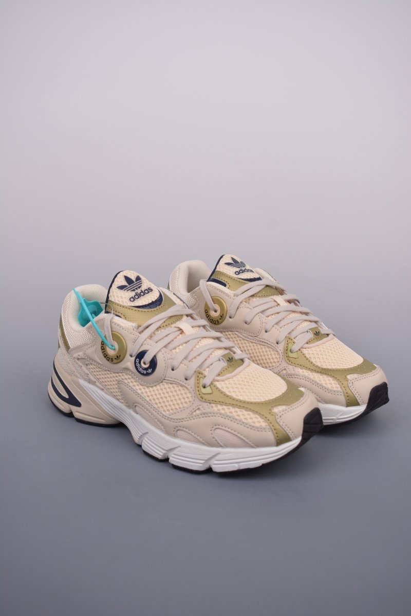 Adidas Astir W