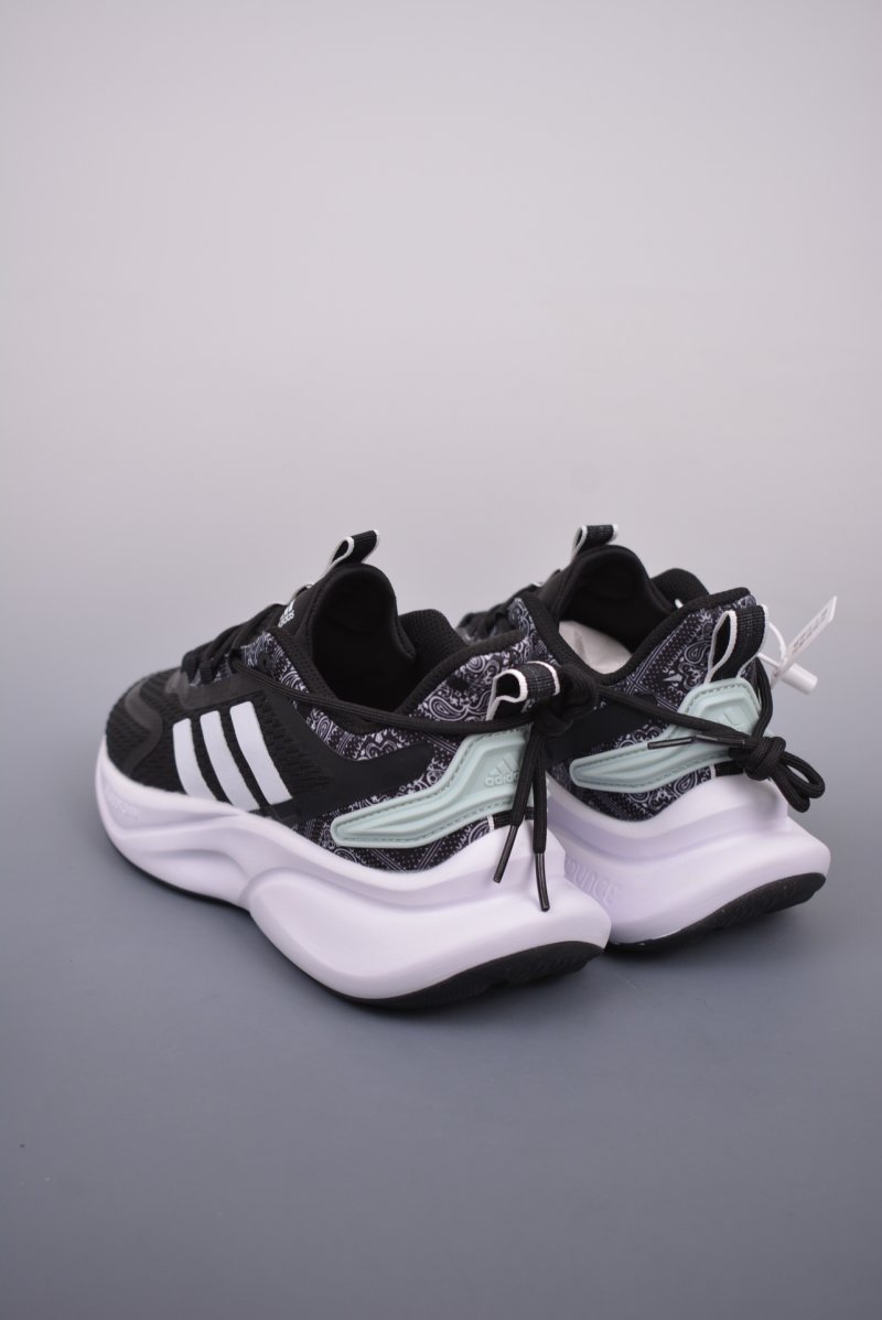 Adidas Alphaboost V1 view