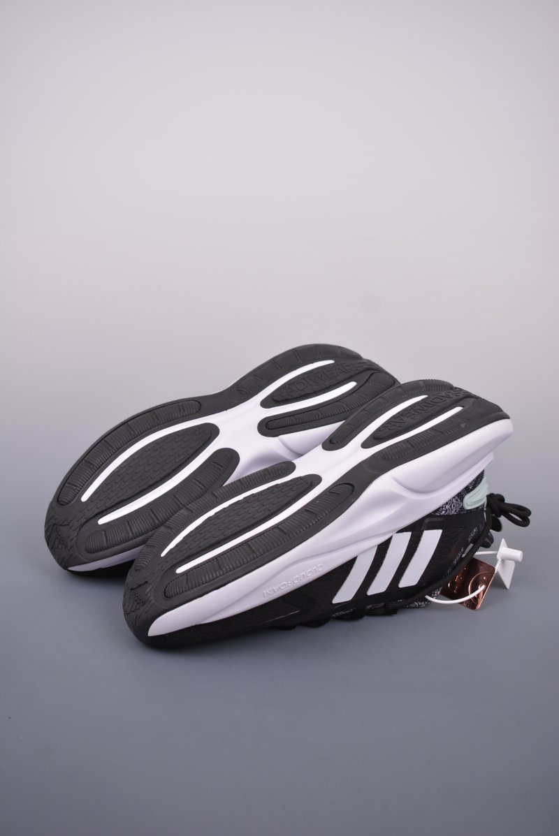Adidas Alphaboost V1 view