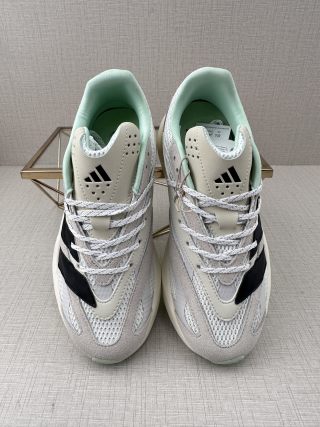 Adidas Lightblaze view 9