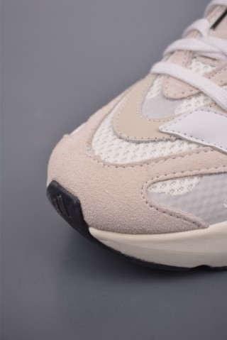Adidas Lightblaze view 6