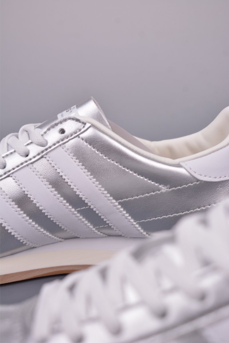Adidas Originals Country view