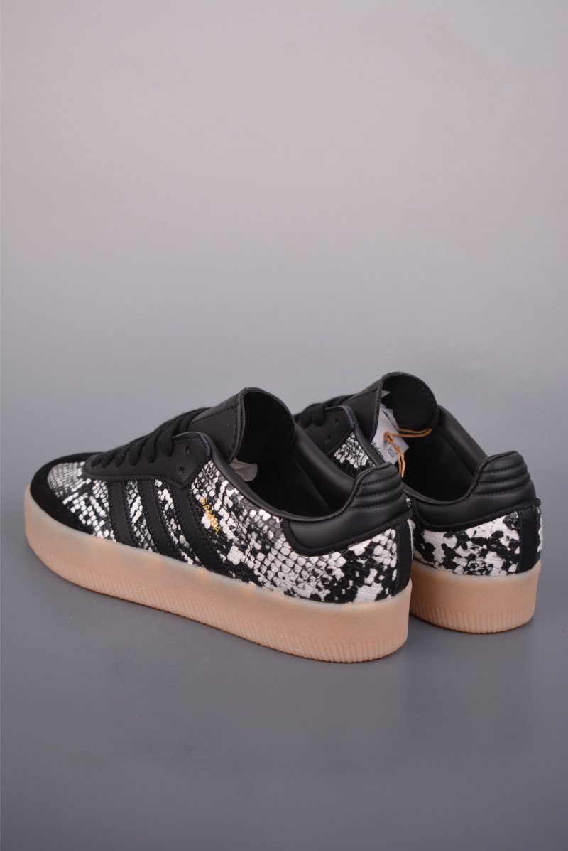 Adidas Samba view