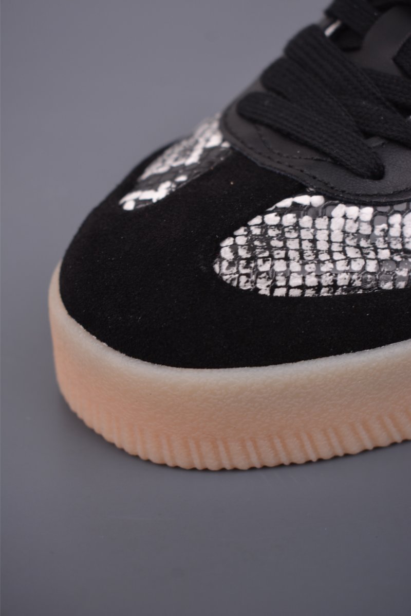 Adidas Samba view