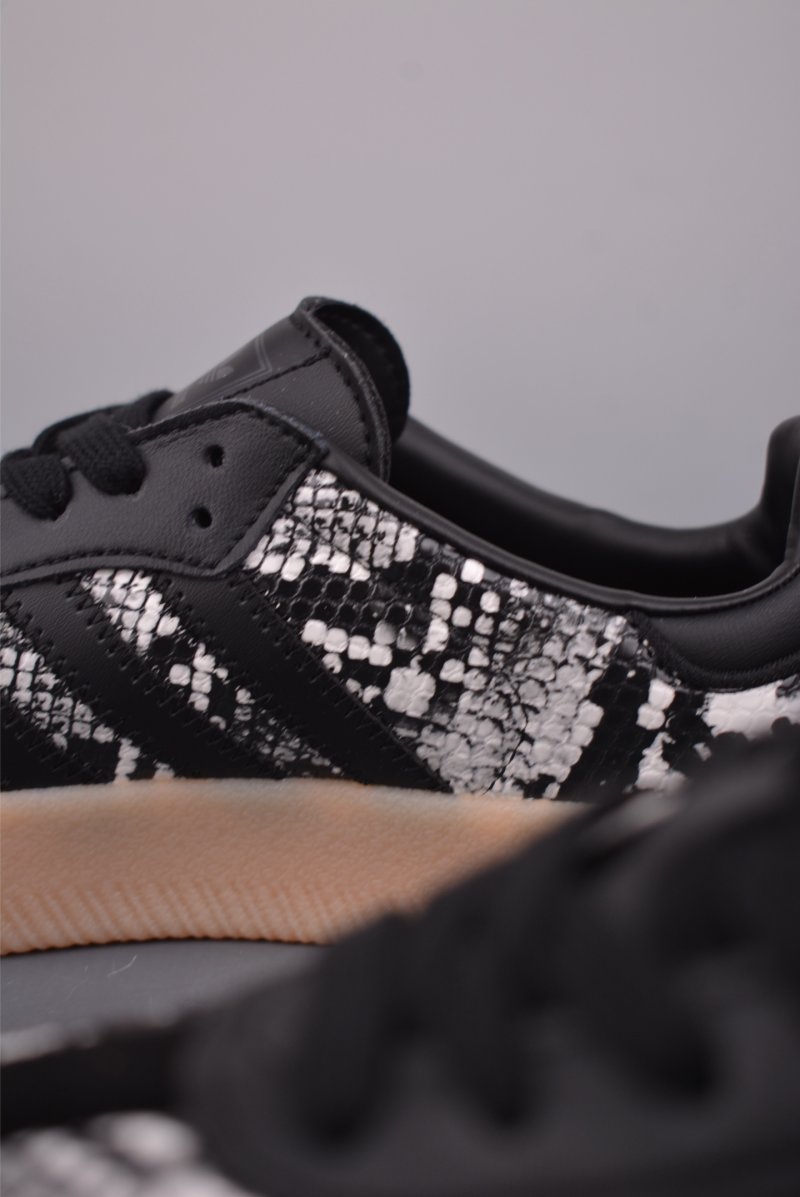 Adidas Samba view