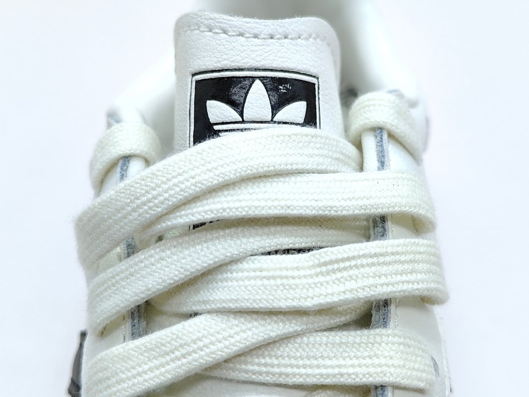 Adidas Samba OG 'White Embroidered Floral' view