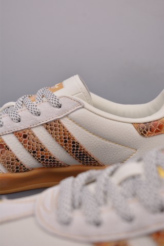 Adidas Samba OG 'The North Face' view 8
