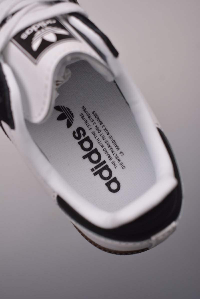 Adidas Samba OG view