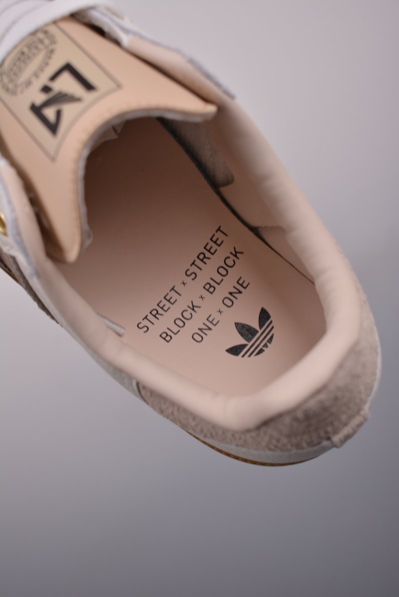 Adidas Samba OG view