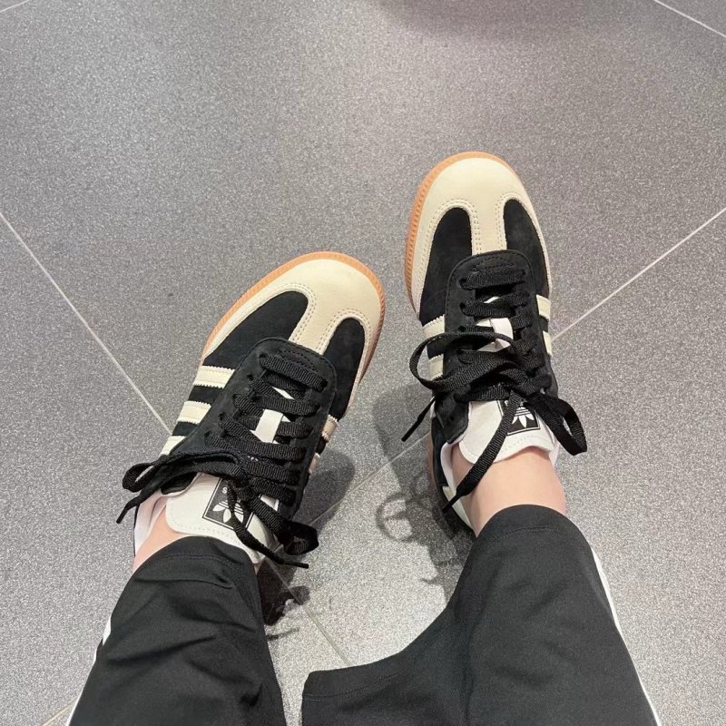 Adidas Samba OG view