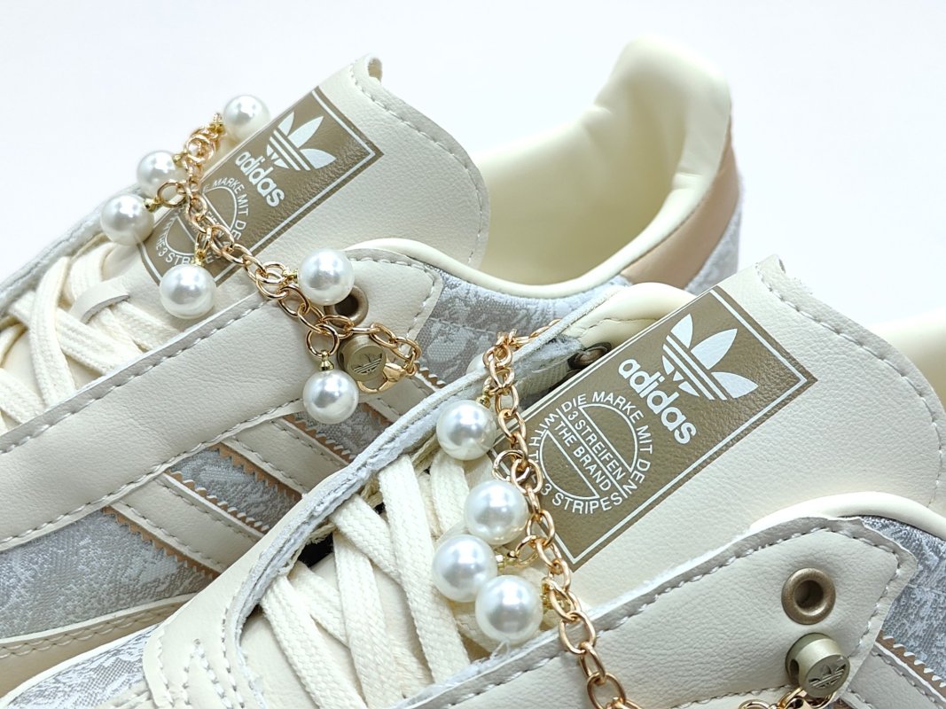 Adidas Samba OG view