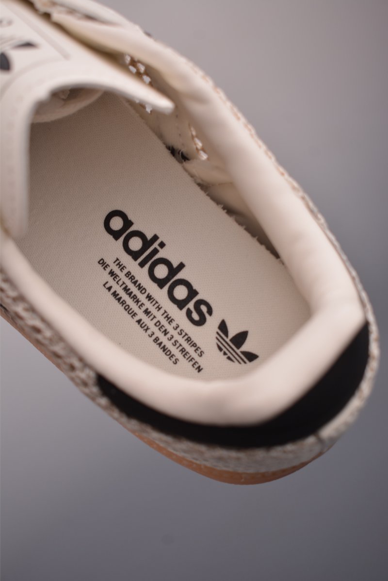 Adidas Samba OG 'Gold' view
