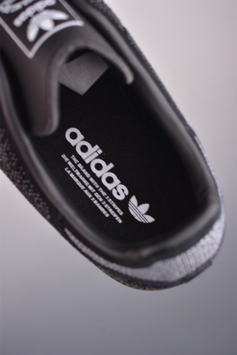 Adidas Samba OG 'Gold' view