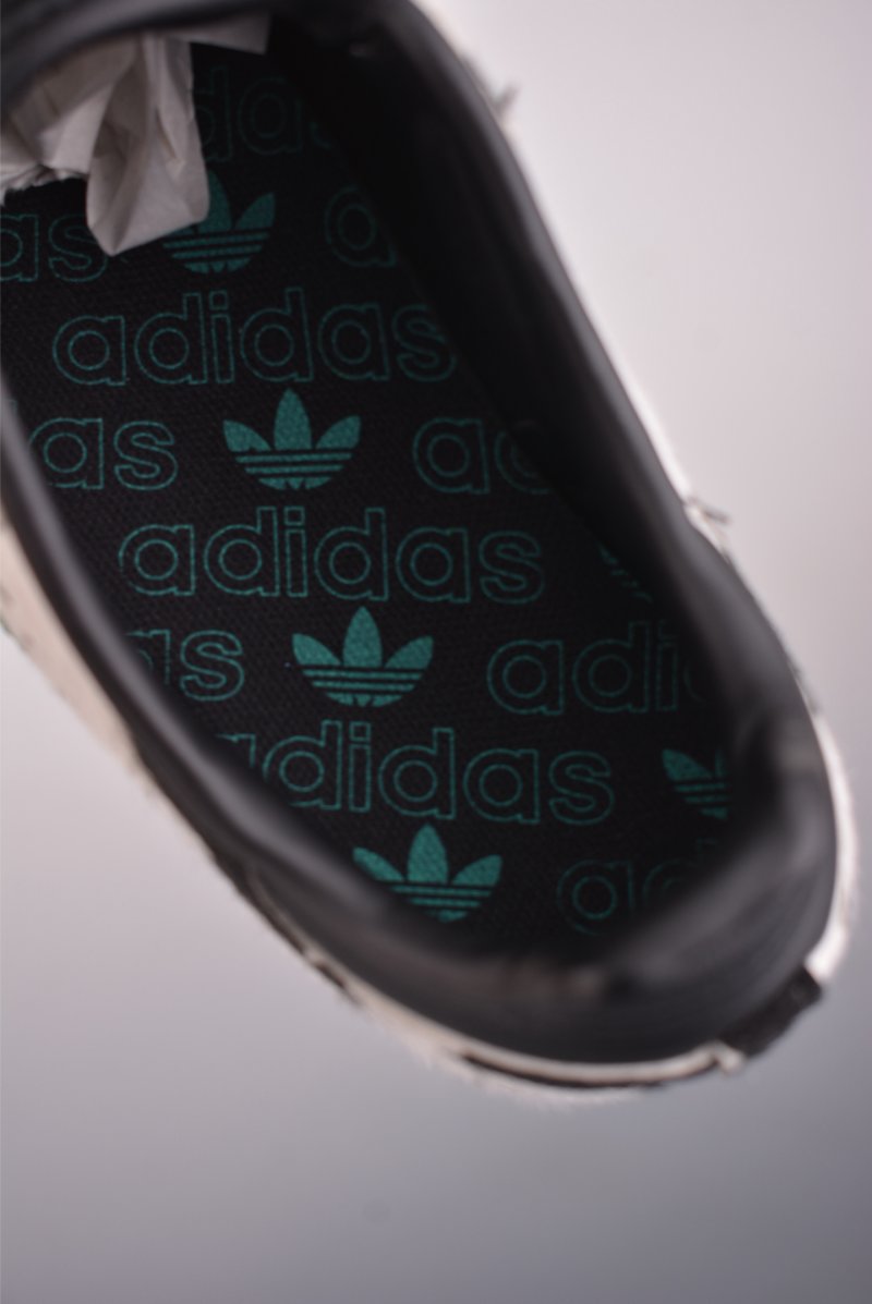 Adidas Samba OG 'Gold' view