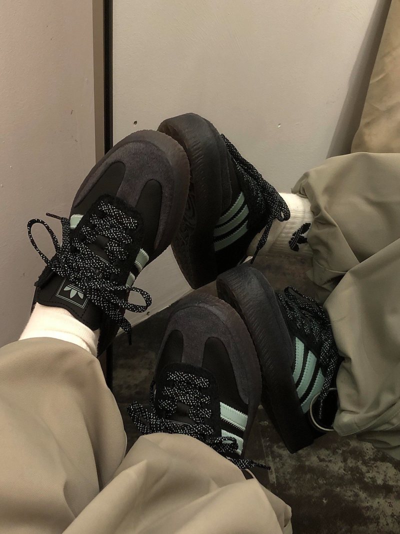 Adidas Samba Valentne view