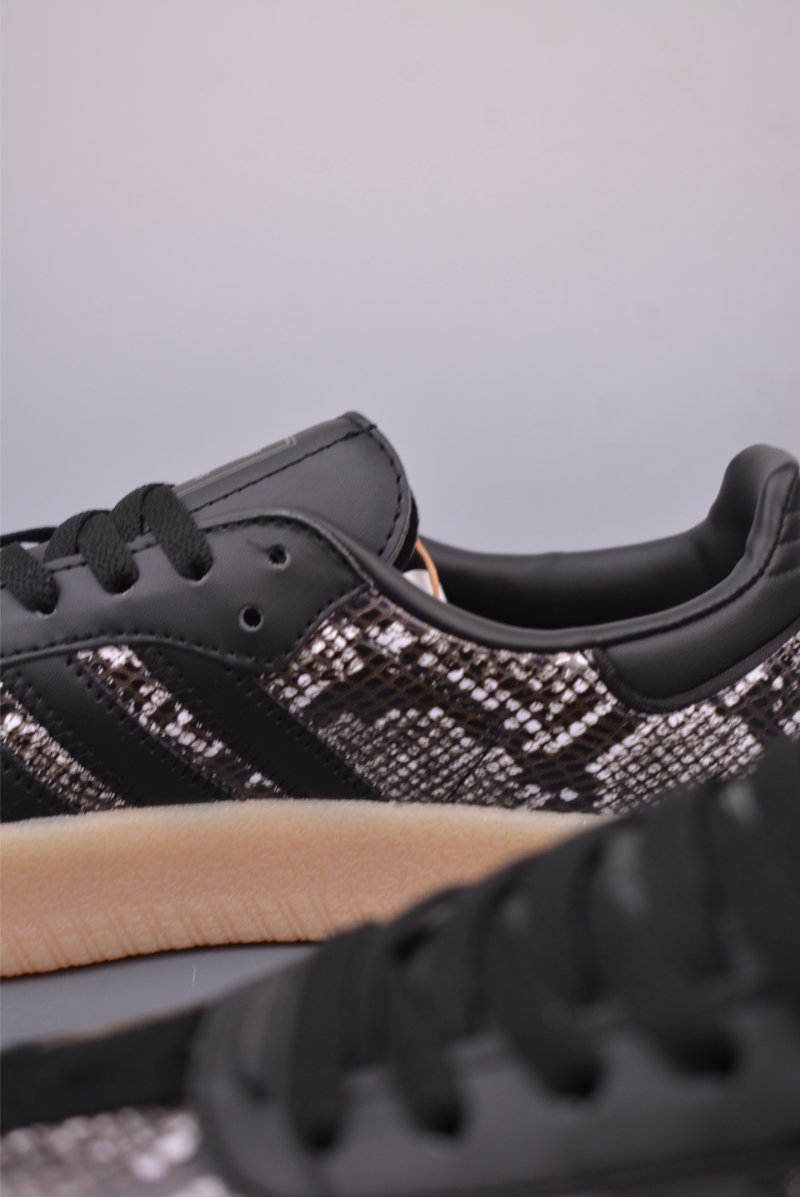 Adidas Samba Valentne 'Gold' view