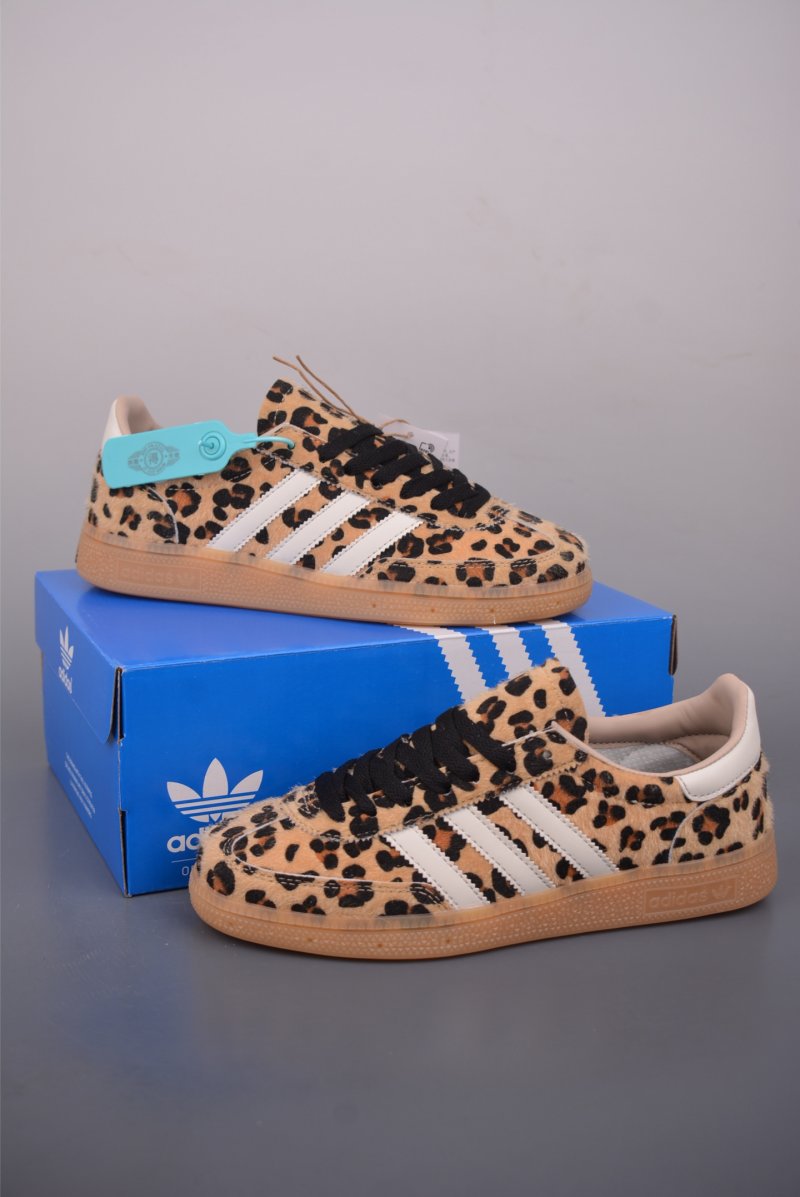 Adidas Originals Wensley Spezial view