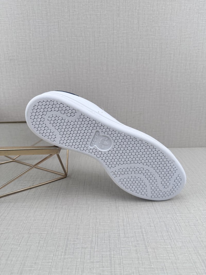 Adidas Stan Smith view