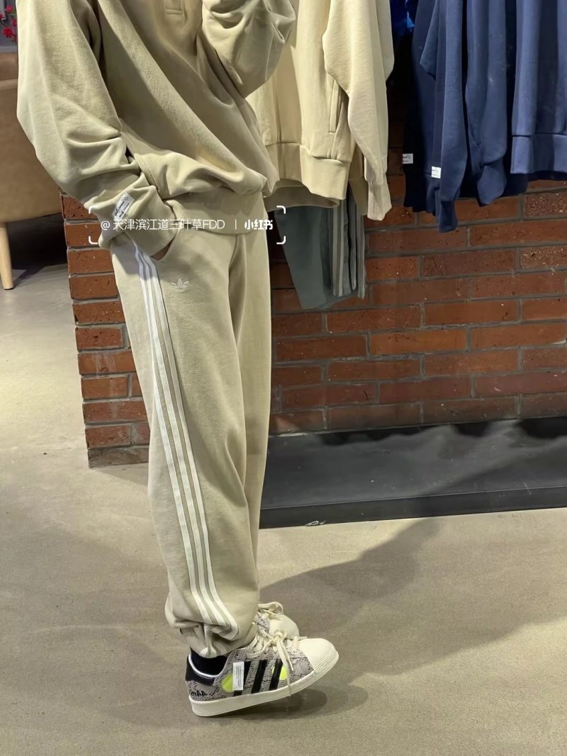 Adidas Originals Face Superstar 82 view