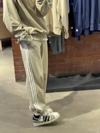 Adidas Originals Face Superstar 82 view 2