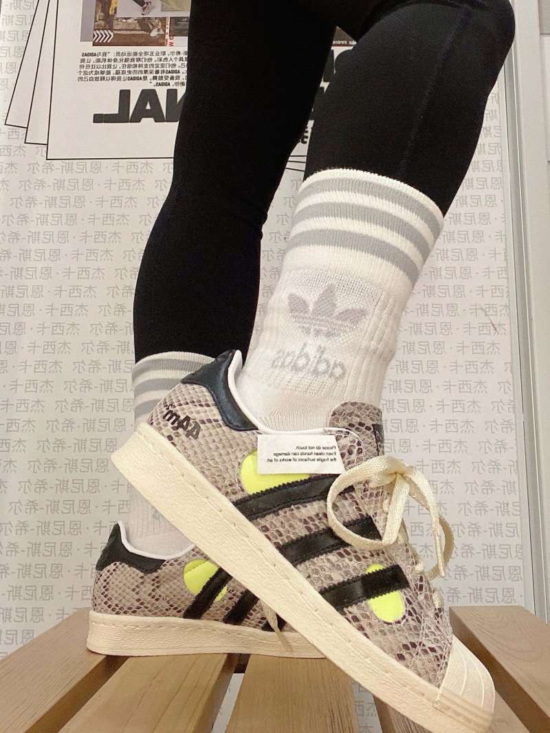 Adidas Originals Face Superstar 82 view