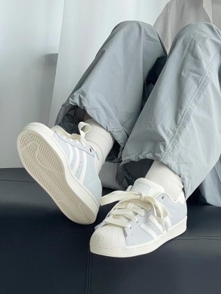Adidas Originals Superstar view 3