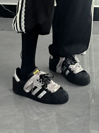 Adidas Originals Superstar view 1