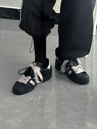 Adidas Originals Superstar view 2