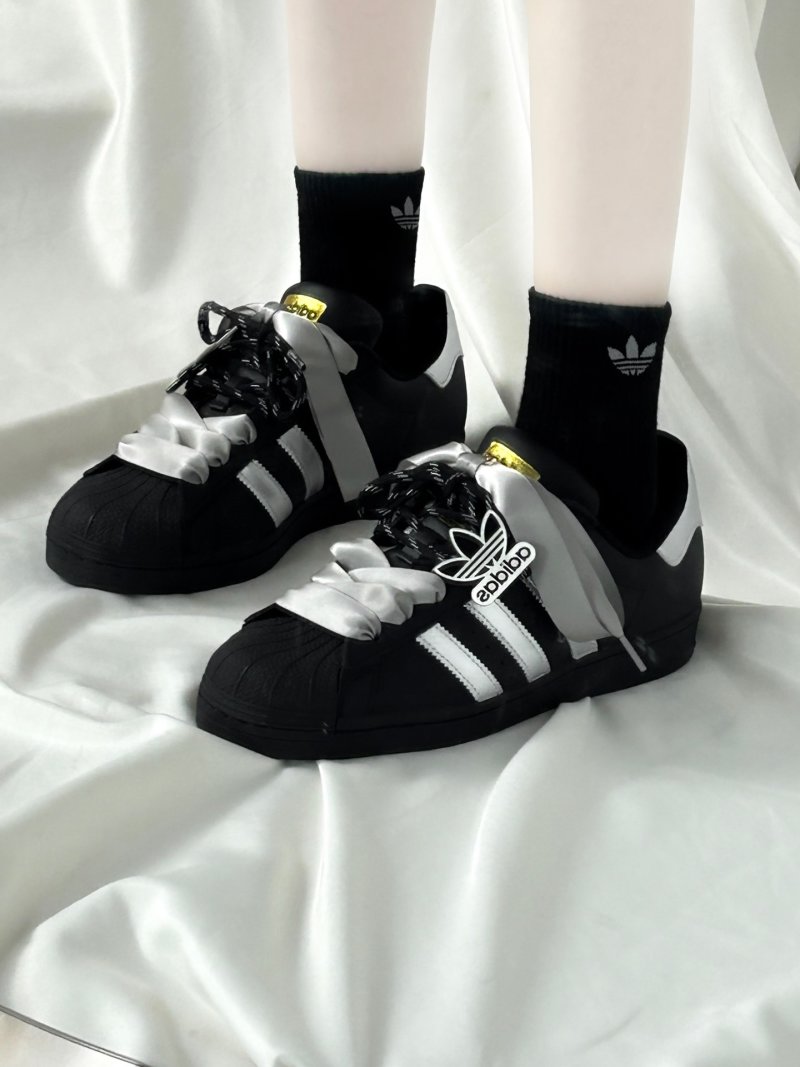 Adidas Originals Superstar view