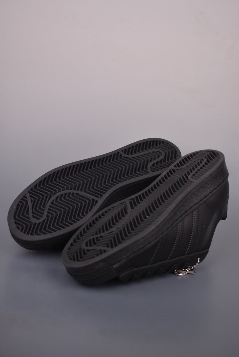 Adidas Originals Superstar 2 view