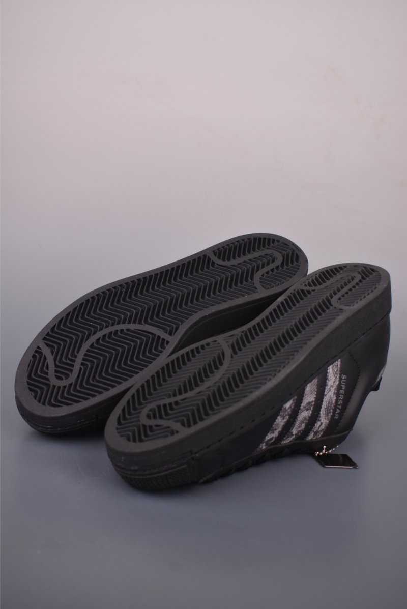 Adidas Originals Superstar 2 view