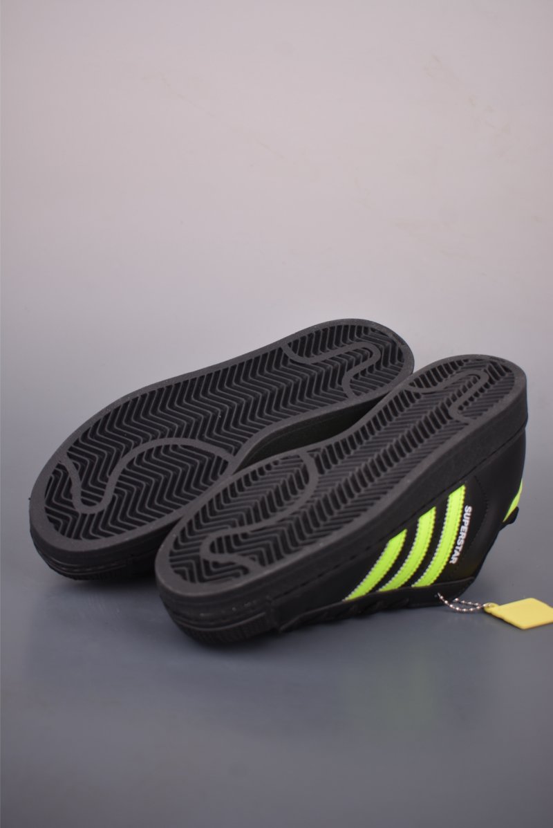 Adidas Originals Superstar 2 view
