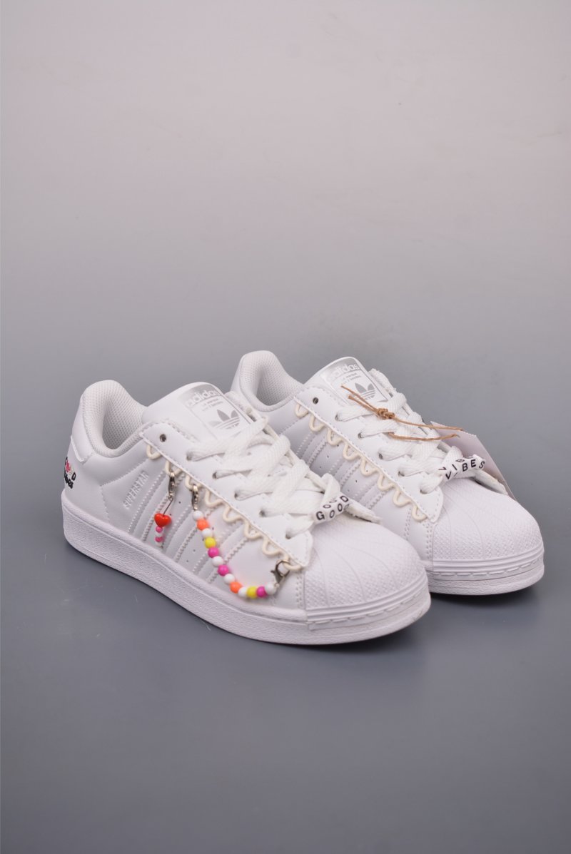 How to Clean White Replica Sneakers the Right Way