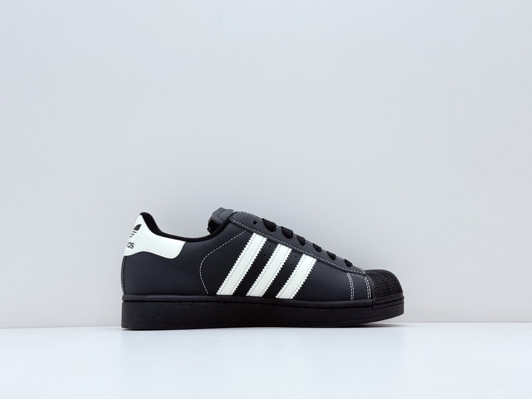Adidas Originals Superstar 'Black / White' view