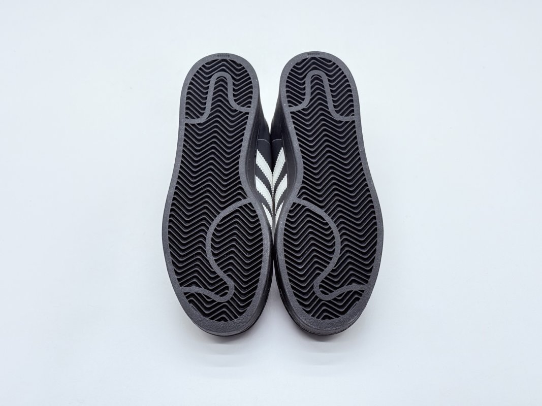 Adidas Originals Superstar 'Black / White' view