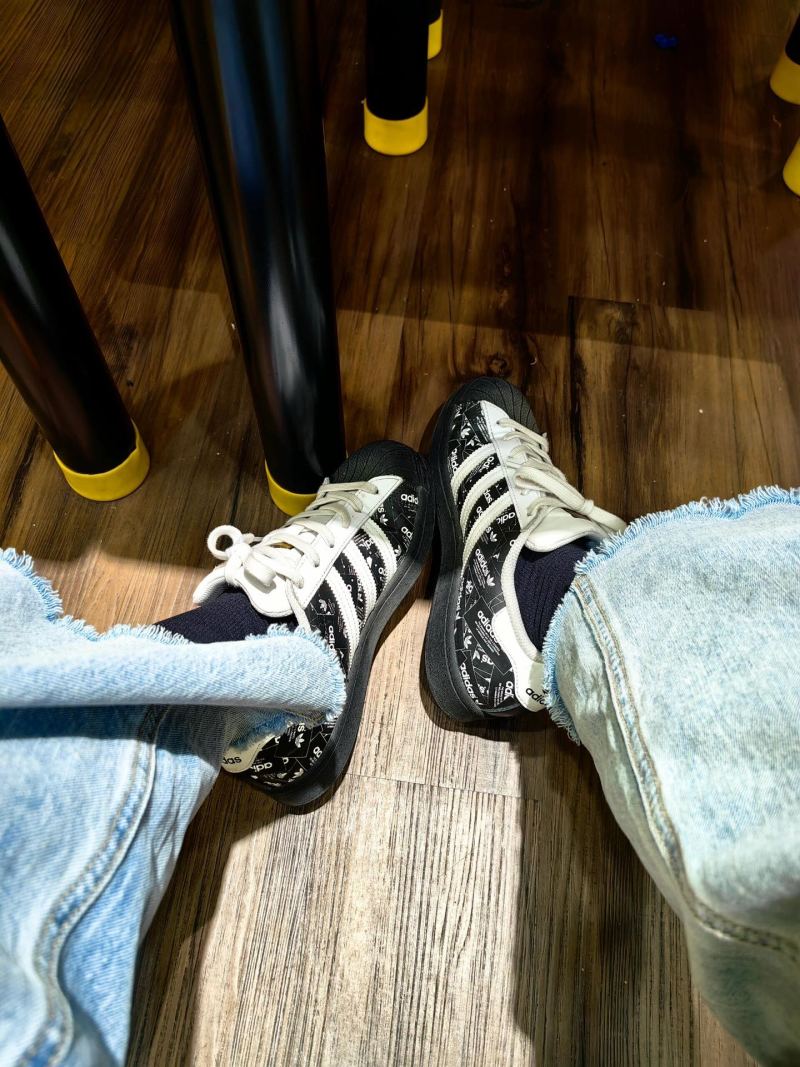 Adidas Originals Superstar view