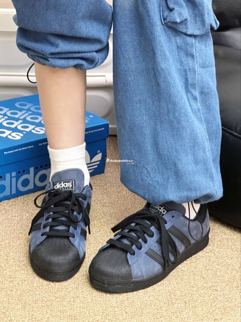Adidas Originals Superstar W view