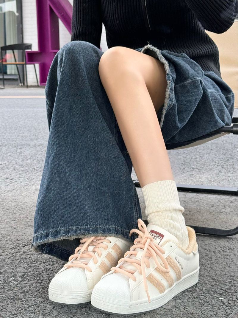 Adidas Originals Superstar W view