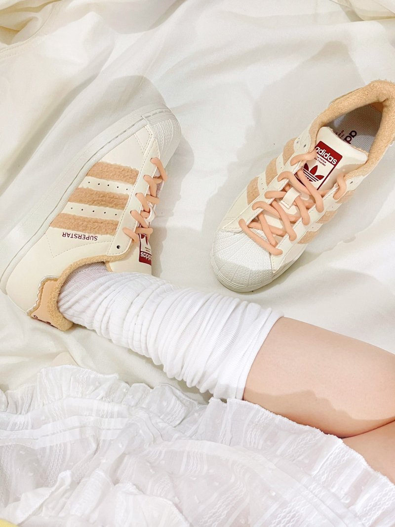 Adidas Originals Superstar W view