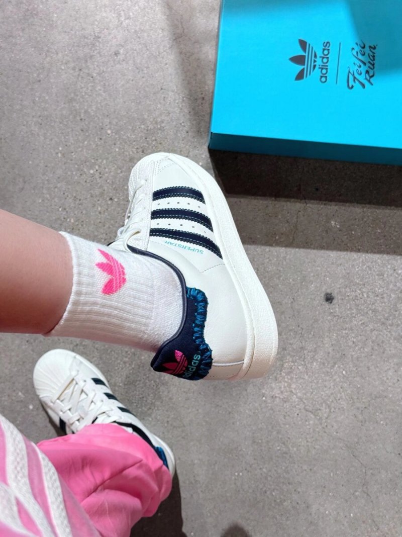 Adidas Originals Superstar W view